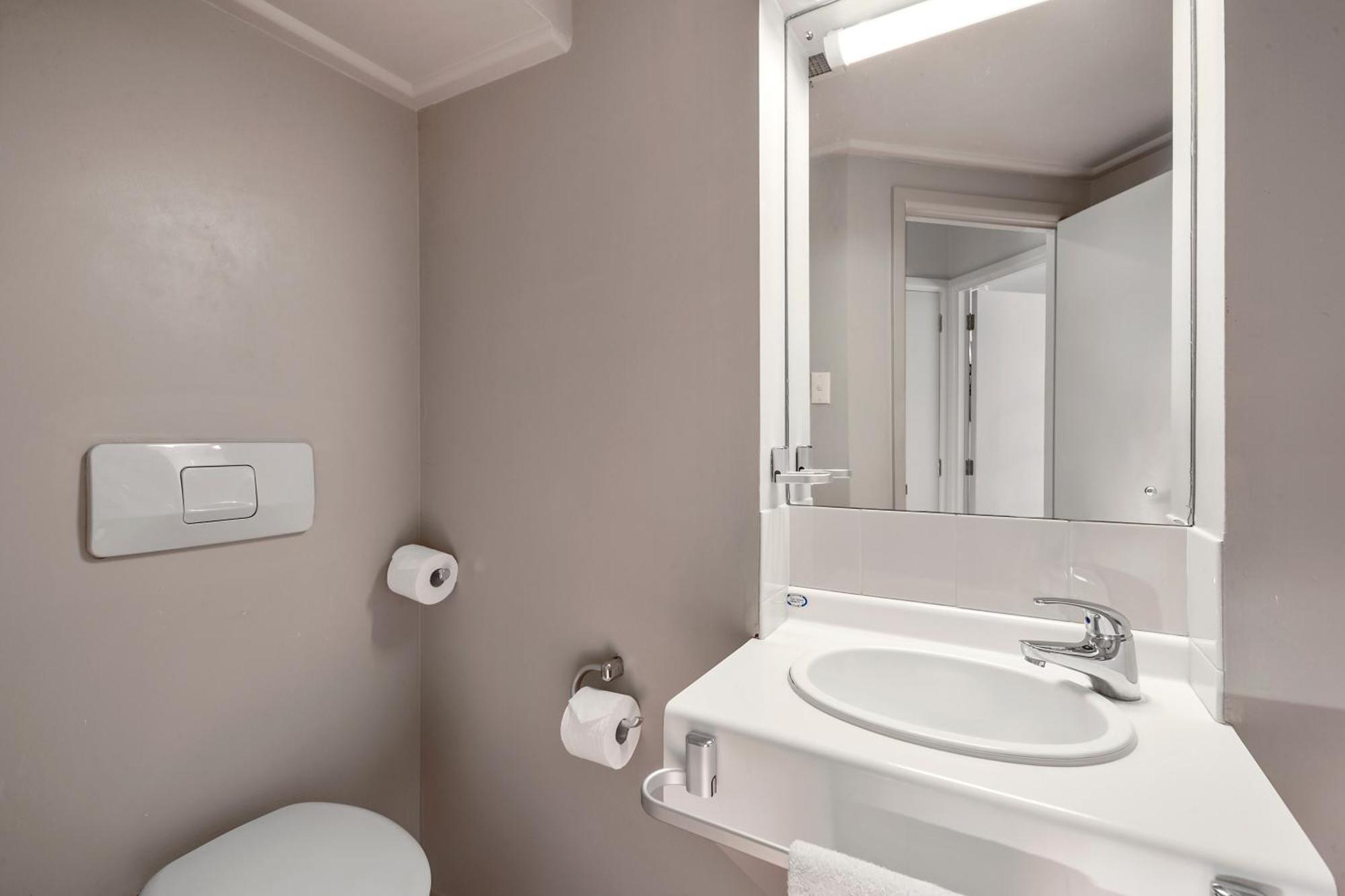 The Village Resort Таупо Экстерьер фото